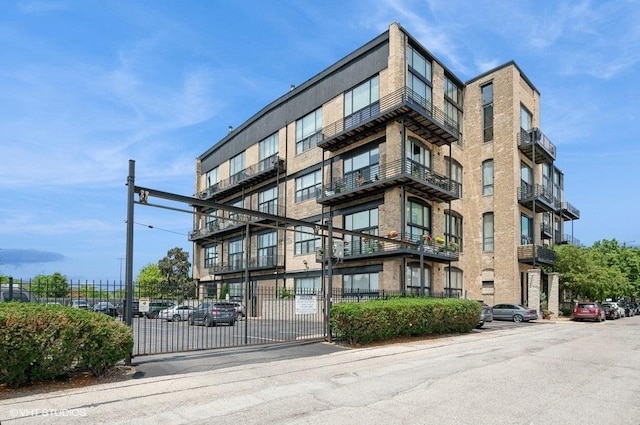 2614 N Clybourn Ave Unit 311, Chicago, IL 60614 - view of apartment building / complex