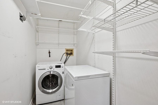 2614 N Clybourn Ave Unit 311, Chicago, IL 60614 - laundry area featuring washer / dryer