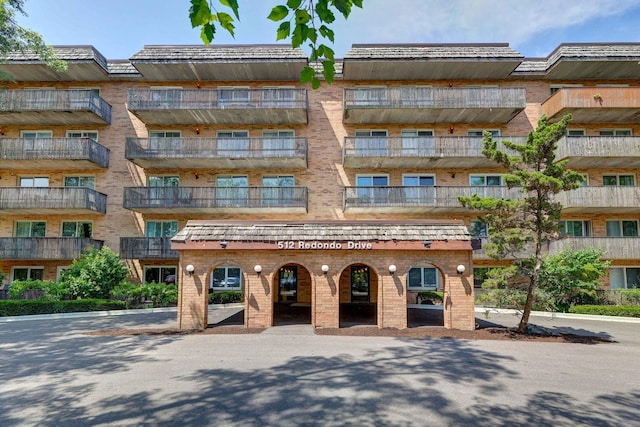 512 Redondo Dr Unit 112, Downers Grove, IL 60516 - view of apartment building / complex