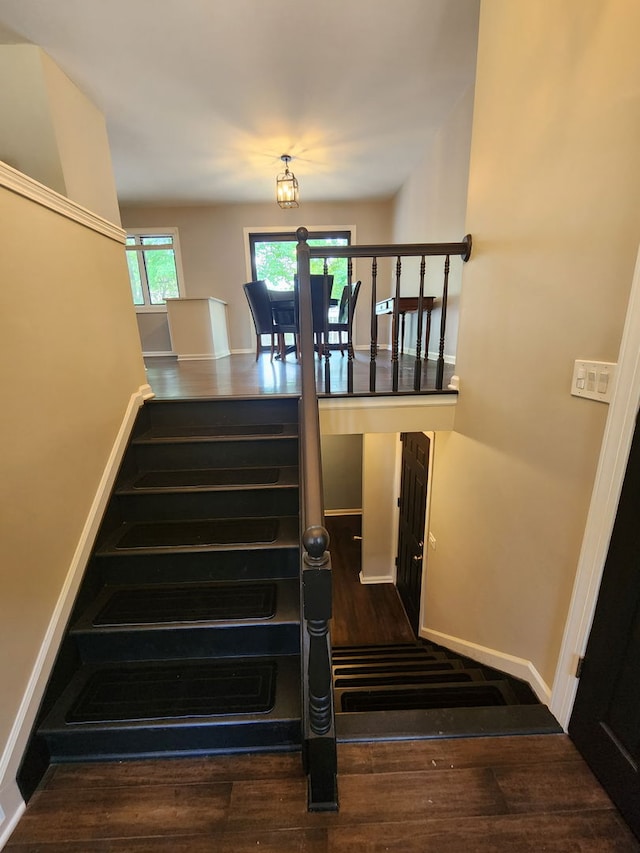 814 S 11th Ave, Saint Charles, IL 60174 - staircase featuring wood finished floors and baseboards