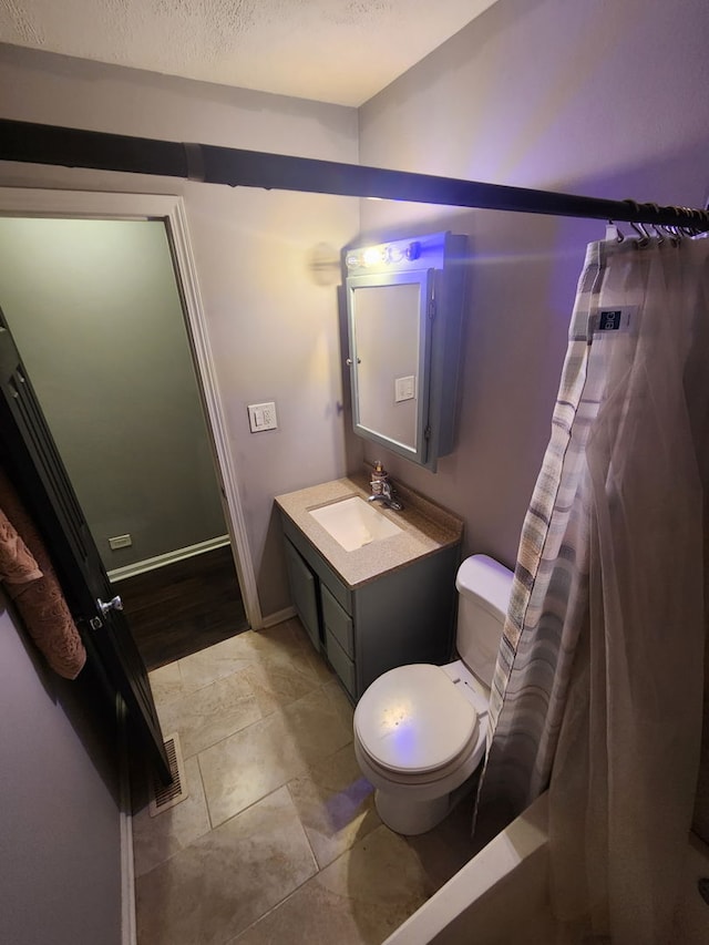 814 S 11th Ave, Saint Charles, IL 60174 - full bathroom with vanity, a textured ceiling, and a shower with curtain