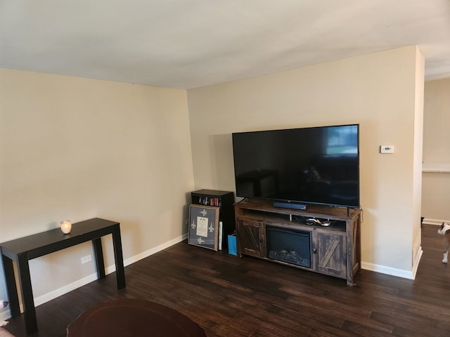 814 S 11th Ave, Saint Charles, IL 60174 - living room with dark wood-style flooring