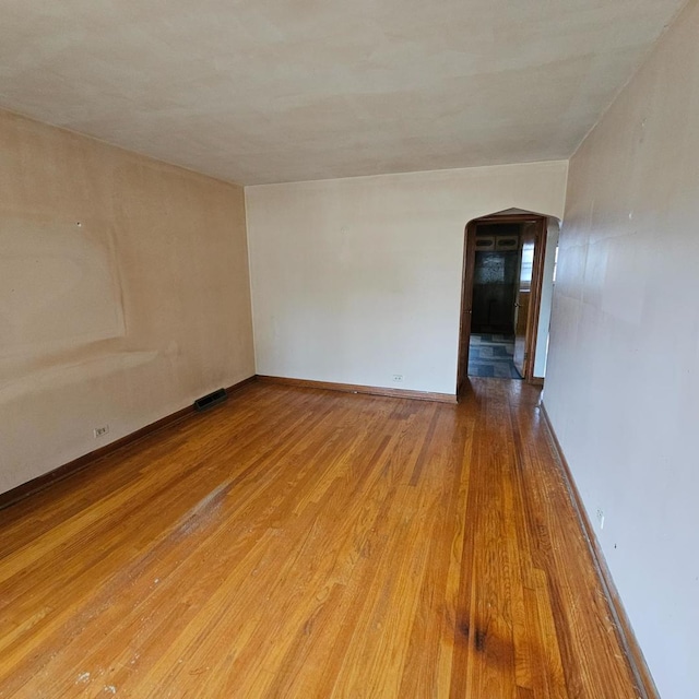 4804 S Lamon Ave, Chicago, IL 60638 - unfurnished room featuring arched walkways and light wood-type flooring