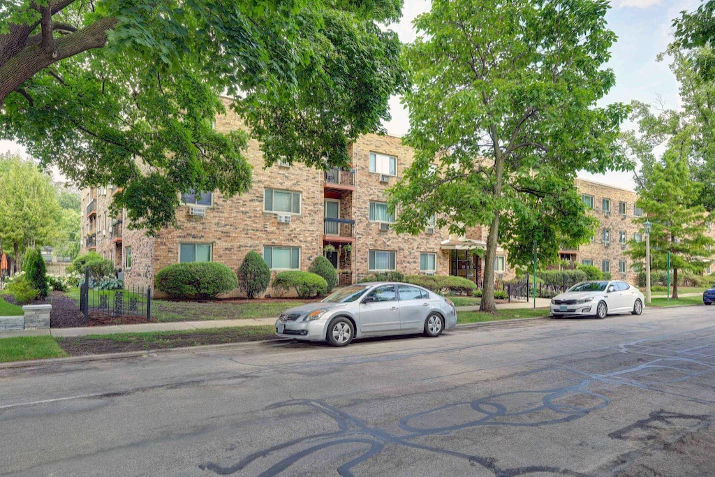 420 Home Ave Unit 202, Oak Park, IL 60302 - photo 1