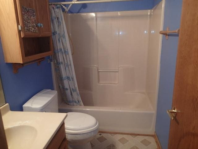 3430 Treadway Ct, Rockford, IL 61103 - bathroom with vanity and shower / bath combo