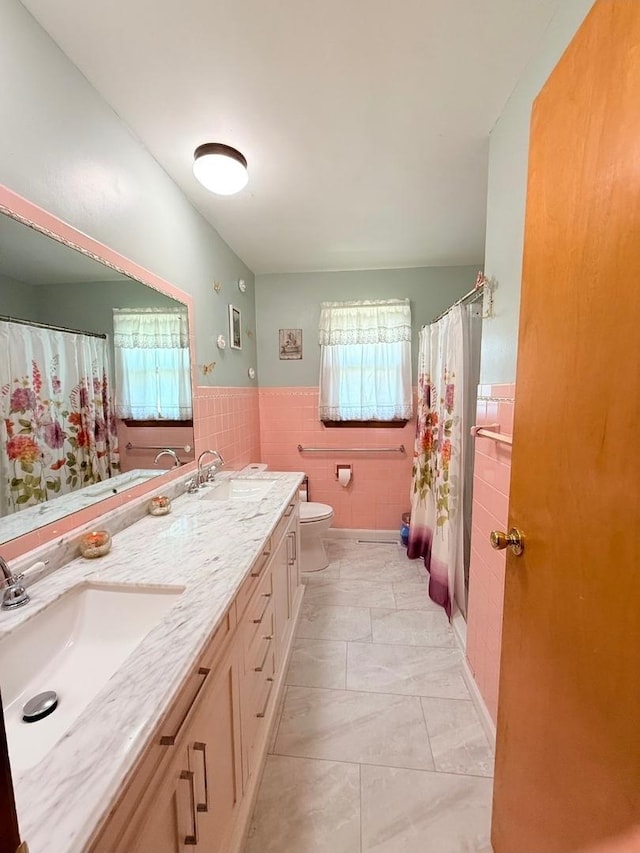 1217 S 7th Ave, Kankakee, IL 60901 - full bath with tile walls, wainscoting, double vanity, and curtained shower