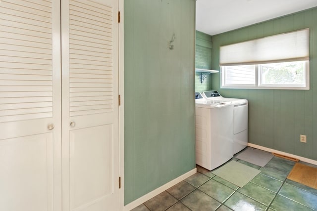 1405 1st Ave, Sterling, IL 61081 - laundry area with washer and clothes dryer and tile patterned flooring