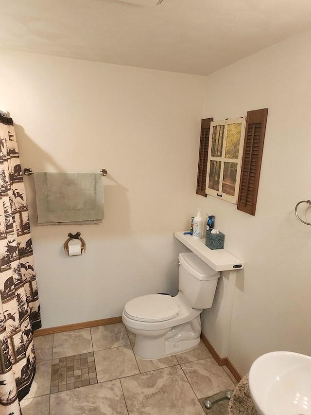 7227 Hawthorne Rdg, Roscoe, IL 61073 - bathroom with toilet and a shower with curtain