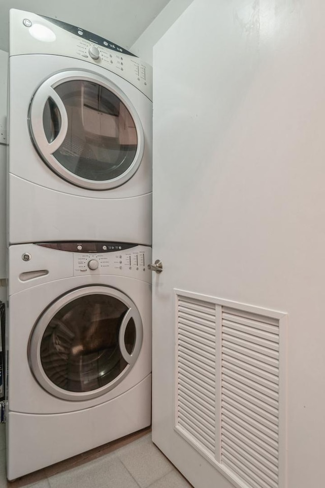2144 W Schiller St Unit H, Chicago, IL 60622 - washroom featuring stacked washing machine and dryer