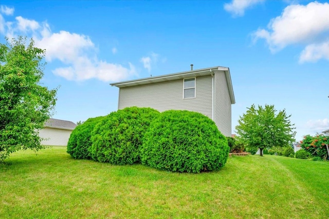 6621 Samantha Ln, Rockford, IL 61107 - view of side of property with a lawn