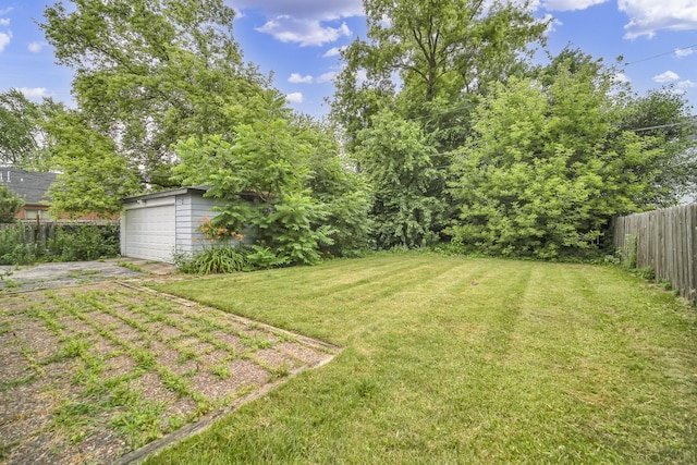 20772 N Elizabeth Ave, Prairie View, IL 60069 - view of yard featuring an outdoor structure and a garage