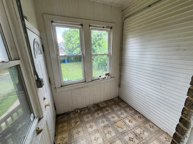 7542 S Prairie Ave, Chicago, IL 60619 - view of unfurnished sunroom