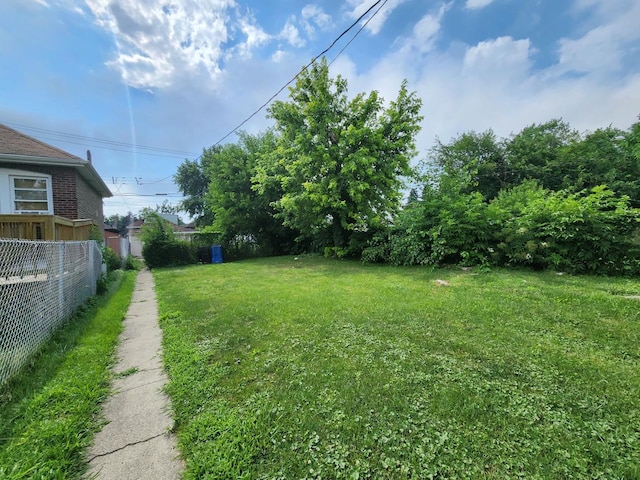 7542 S Prairie Ave, Chicago, IL 60619 - view of yard