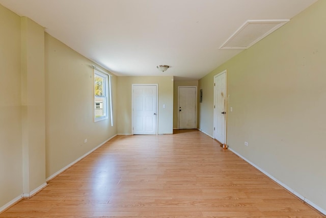 100 Patricia Dr, Schaumburg, IL 60193 - empty room featuring light wood-style floors and baseboards