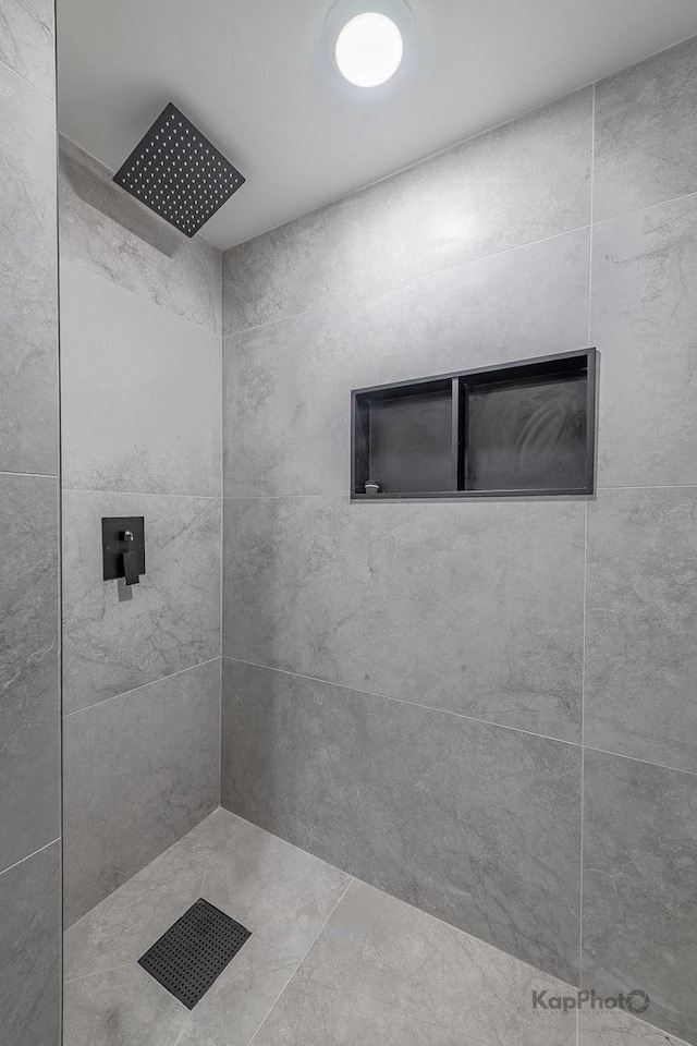 11956 S Harvard Ave, Chicago, IL 60628 - bathroom featuring tiled shower