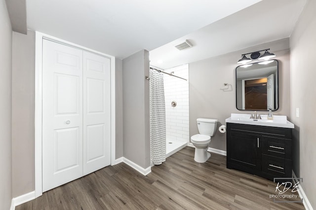561 Sudbury Cir, Oswego, IL 60543 - full bathroom with tiled shower, wood finished floors, and vanity