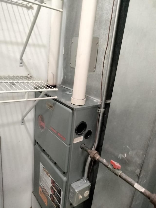 2225 W Warren Blvd Unit B3, Chicago, IL 60612 - utilities featuring heating unit