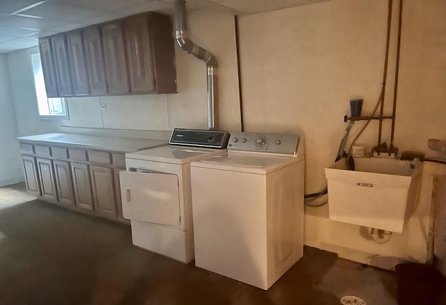 6130 N Jeffrey Ln, Oregon, IL 61061 - laundry area featuring independent washer and dryer