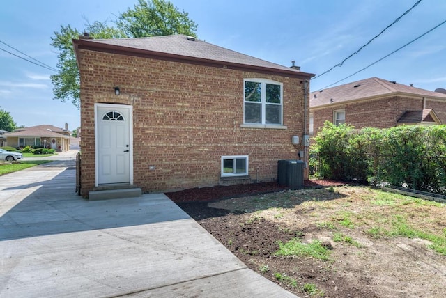 8916 S Sacramento Ave, Evergreen Park, IL 60805 - view of front facade featuring brick siding