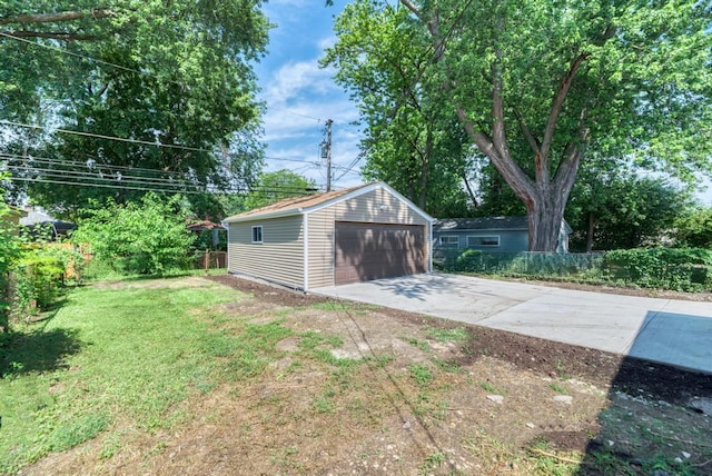 8916 S Sacramento Ave, Evergreen Park, IL 60805 - view of yard with an outdoor structure and a detached garage