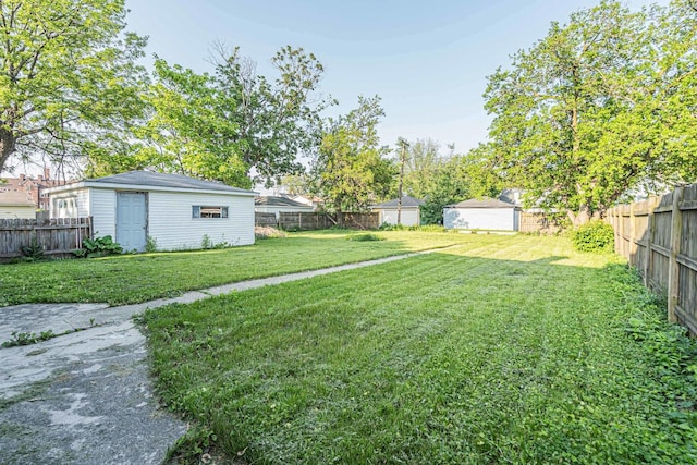 193 May St, Bensenville, IL 60106 - fenced backyard with an outbuilding