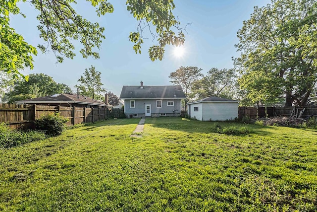 193 May St, Bensenville, IL 60106 - fenced backyard with an outdoor structure