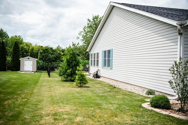2107 10th Ave, Sterling, IL 61081 - view of yard featuring a storage shed