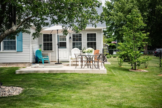 2107 10th Ave, Sterling, IL 61081 - back of house featuring a patio