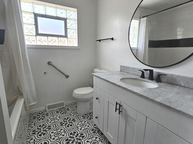 678 Muskegon Ave, Calumet City, IL 60409 - bathroom featuring vanity and shower / bath combo with shower curtain