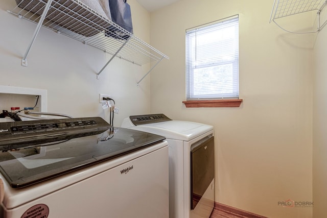 330 Greenview Ln, Lake Villa, IL 60046 - laundry room featuring independent washer and dryer