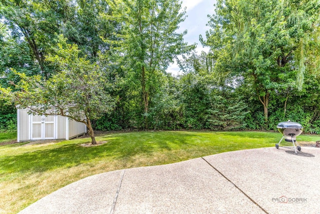 330 Greenview Ln, Lake Villa, IL 60046 - view of grassy yard featuring a storage shed and a patio area