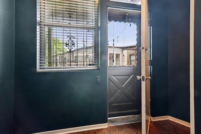 700 W Cornelia Ave Unit 3E, Chicago, IL 60657 - entryway featuring wood finished floors and baseboards