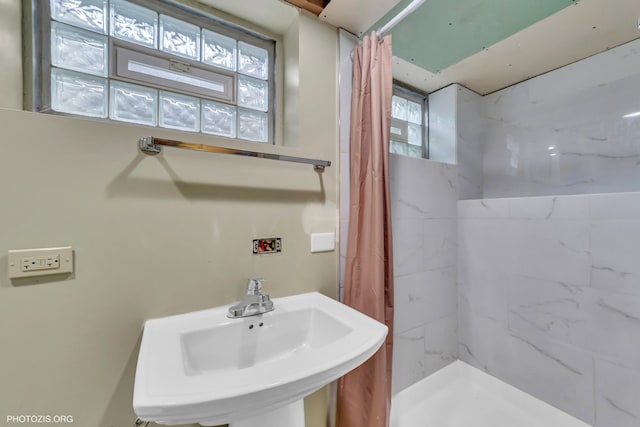 445 Kinkaid Ct, Des Plaines, IL 60016 - bathroom with a sink and a shower with shower curtain