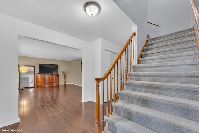 445 Kinkaid Ct, Des Plaines, IL 60016 - stairway with wood finished floors and baseboards