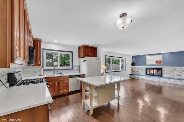 445 Kinkaid Ct, Des Plaines, IL 60016 - kitchen featuring appliances with stainless steel finishes, plenty of natural light, backsplash, light countertops, and recessed lighting