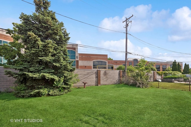 7241 N Mcvicker Ave, Chicago, IL 60646 - view of yard