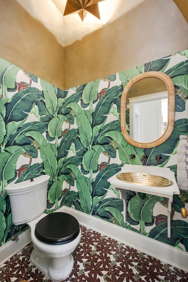 2131 W Schiller St, Chicago, IL 60622 - bathroom featuring toilet and tile patterned floors