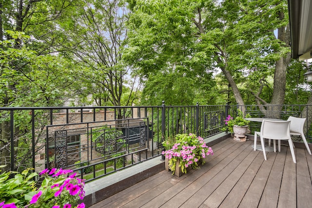 2131 W Schiller St, Chicago, IL 60622 - view of wooden terrace