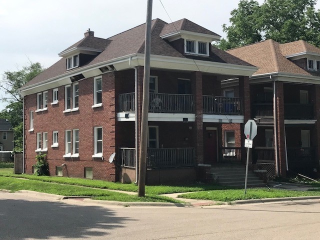 602-604 Woodlawn Ave, Rockford, IL 61103 - photo 2