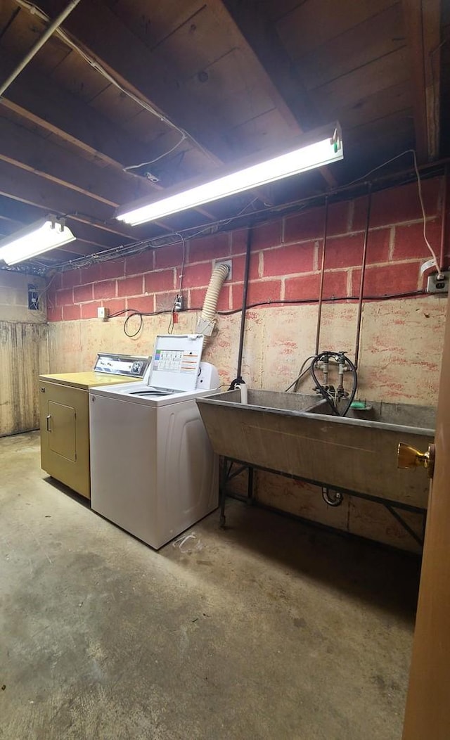 3623 Hawthorne St, Franklin Park, IL 60131 - unfinished below grade area featuring washing machine and dryer