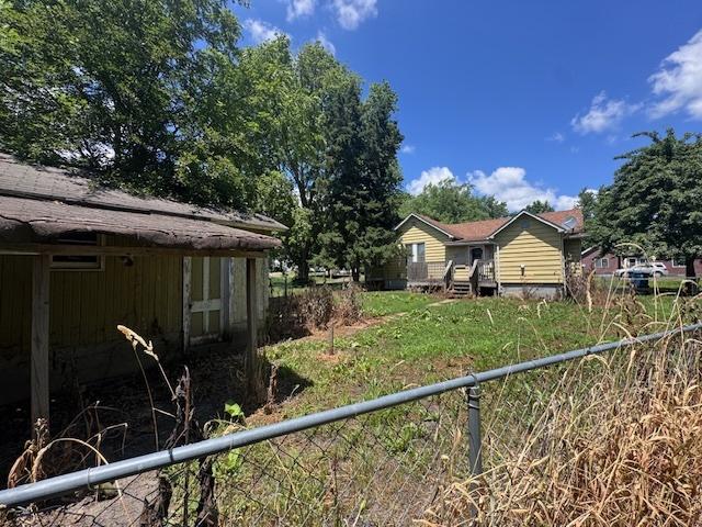 203 N Center St, Colfax, IL 61728 - view of yard