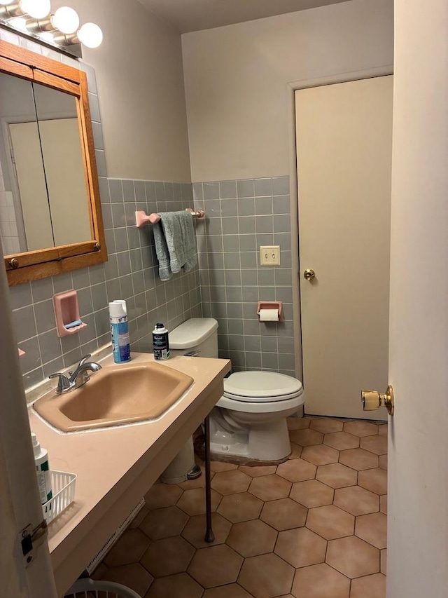10 Lombard Cir, Lombard, IL 60148 - bathroom featuring tile walls, tile patterned flooring, and wainscoting