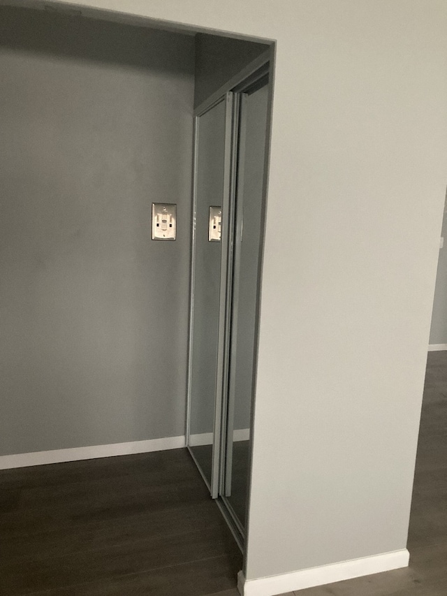 6300 N Sheridan Rd Unit 517, Chicago, IL 60660 - corridor featuring dark wood finished floors and baseboards