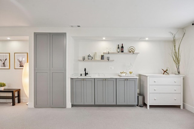 0N467 Cloos Ct, Winfield, IL 60190 - indoor wet bar with light carpet and recessed lighting