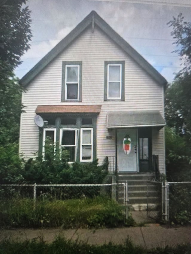 5747 S La Salle St, Chicago, IL 60621 - view of bungalow-style house
