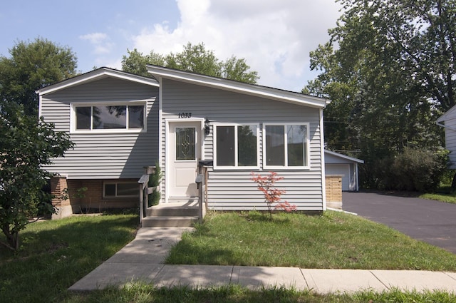 1033 S Main Dr, Lombard, IL 60148 - view of front facade with an outdoor structure and a front yard
