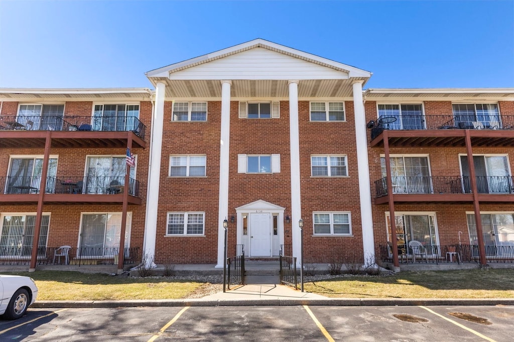 6135 W 94th St Unit B1, Oak Lawn, IL 60453 - view of apartment building / complex with uncovered parking