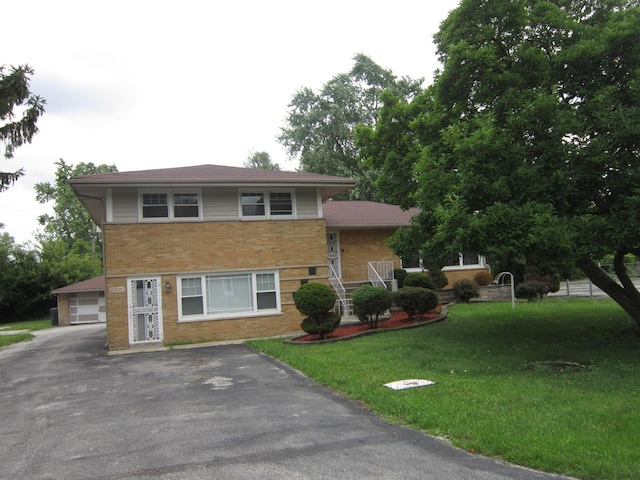 15831 Trumbull Ave, Markham, IL 60428 - split level home with brick siding and a front yard