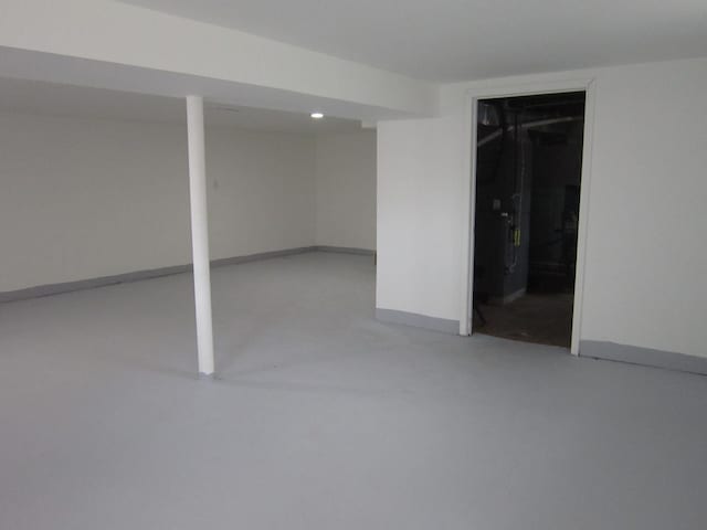 15831 Trumbull Ave, Markham, IL 60428 - finished below grade area with baseboards