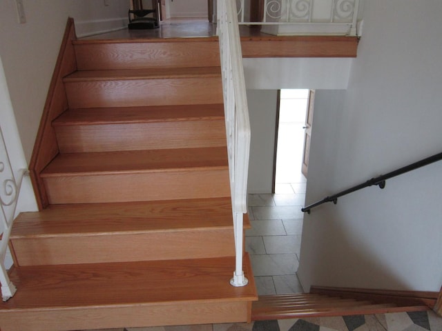 15831 Trumbull Ave, Markham, IL 60428 - view of stairway